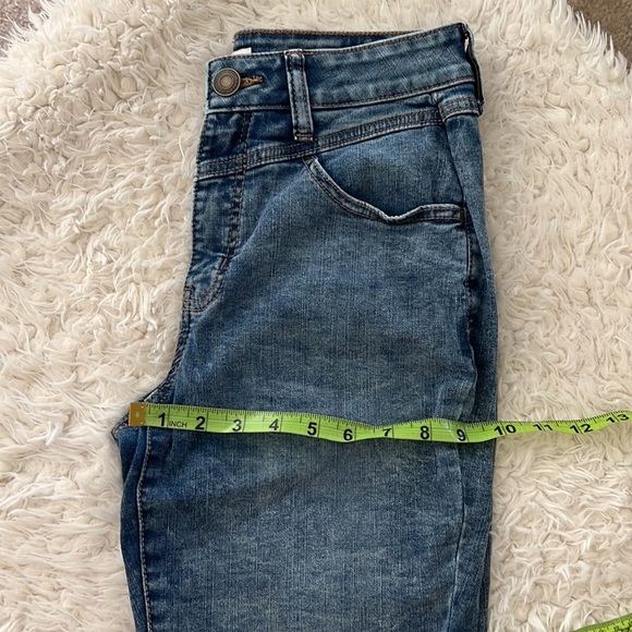 2/$25 SO High Rise Curvy Jeggings - Picture 10 of 11